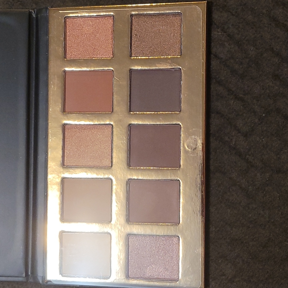 Crown pro eyeshadow palette